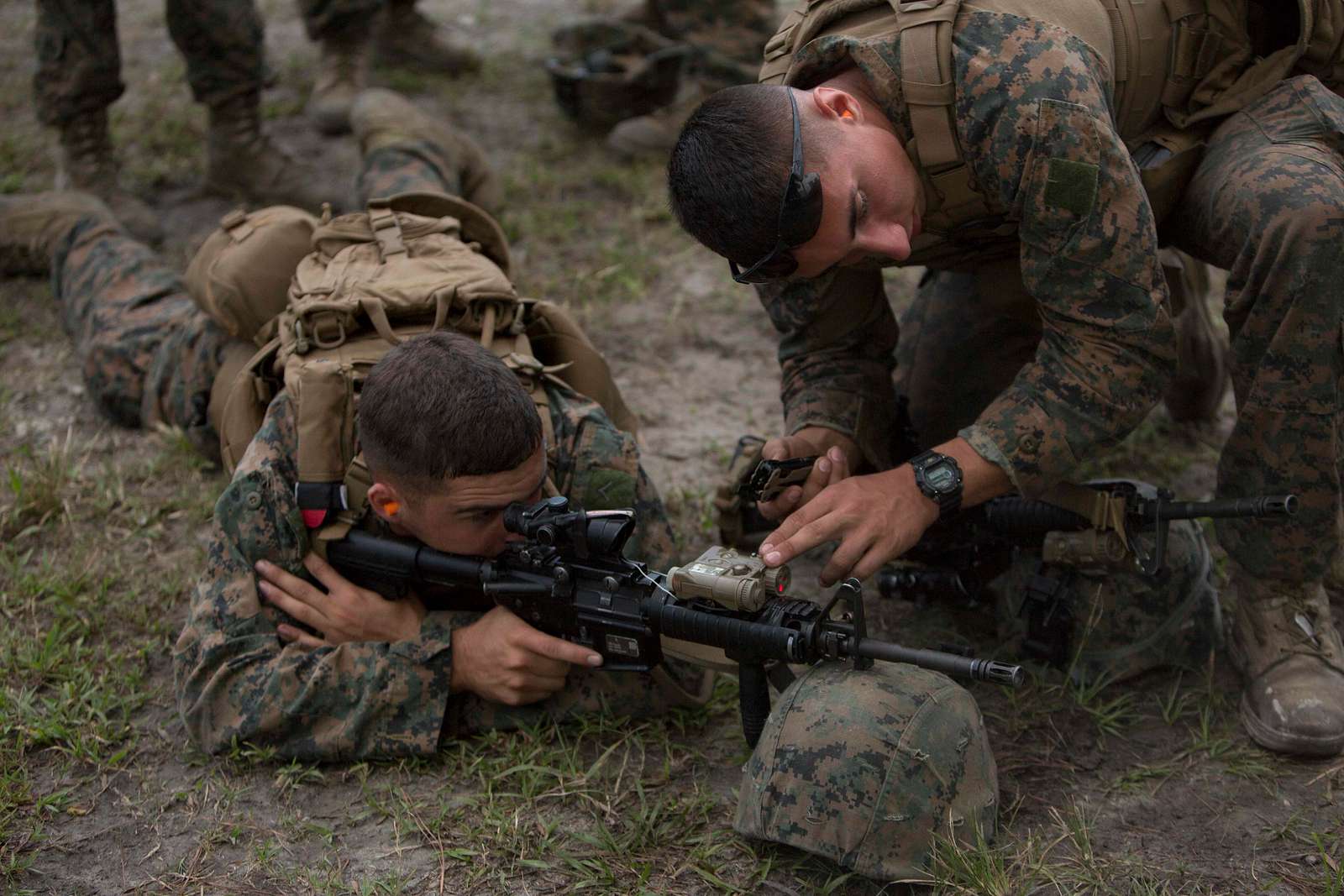 A Marine helps a shooter adjust his rifle’s infrared - NARA & DVIDS ...