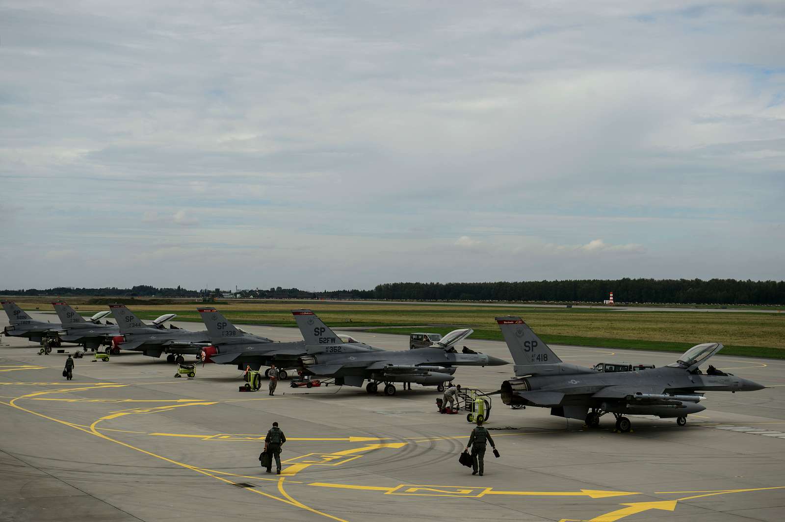 Pilots of the 480th Fighter Squadron step to an F-16 - NARA & DVIDS ...