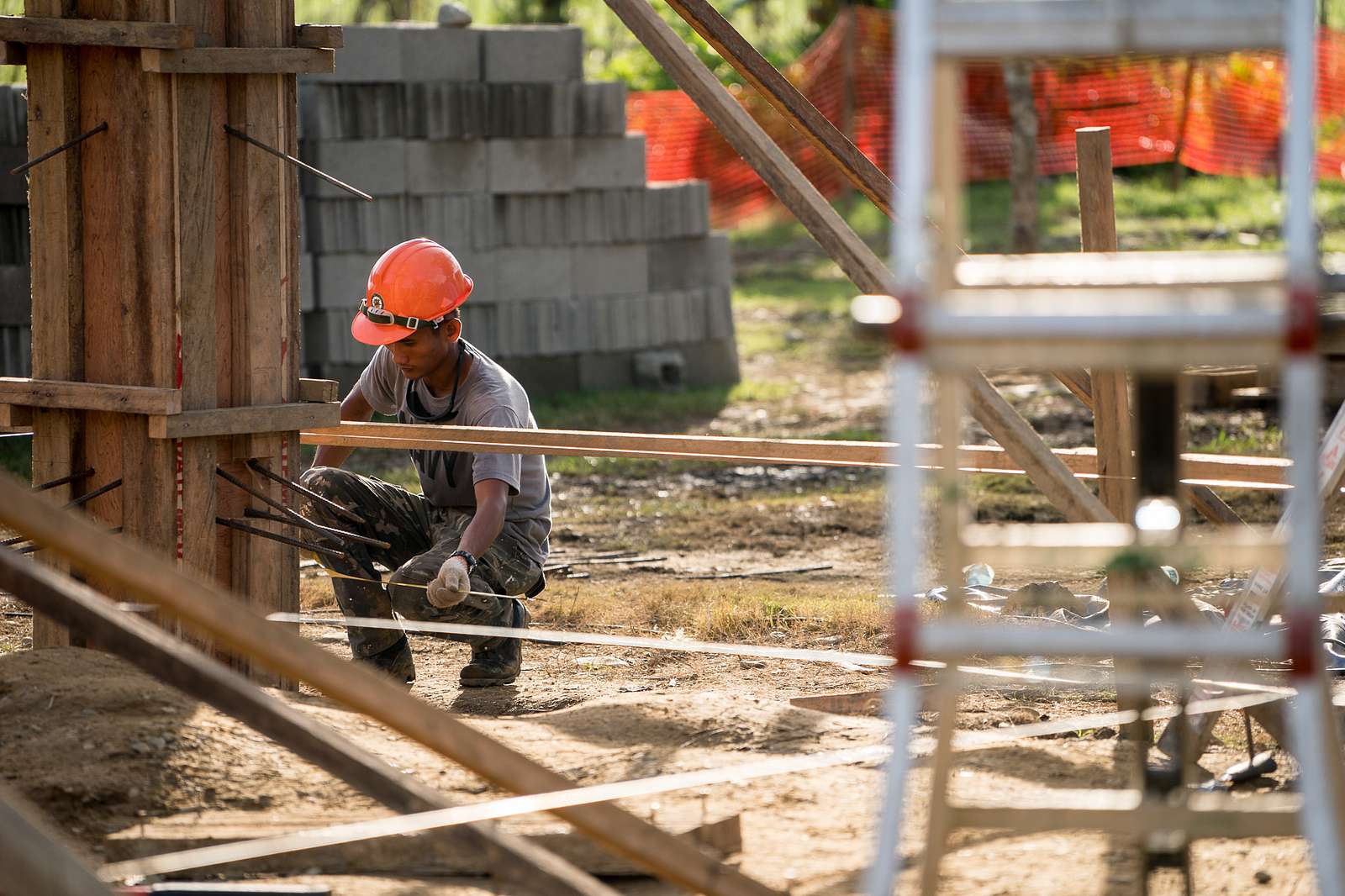 A Philippine Navy Seabee Works On A Wood Column At - Nara & Dvids 