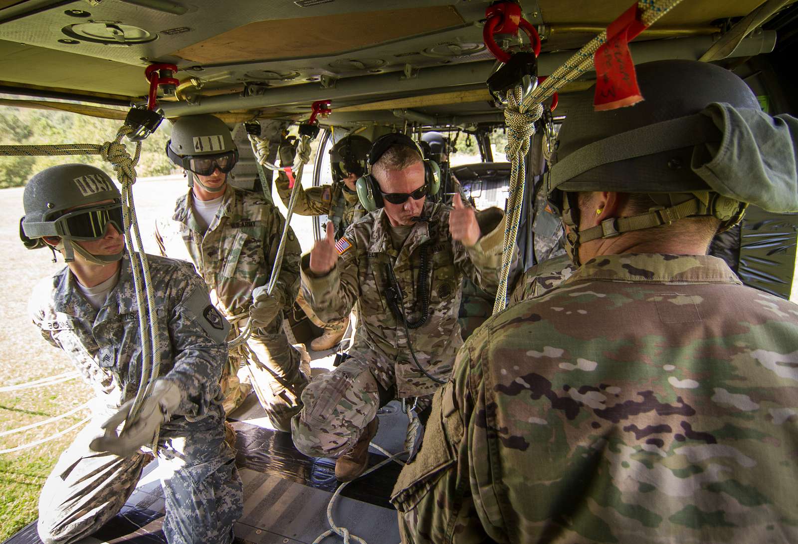 Students Of Air Assault Class 307-17 Rappel From A - Nara & Dvids 