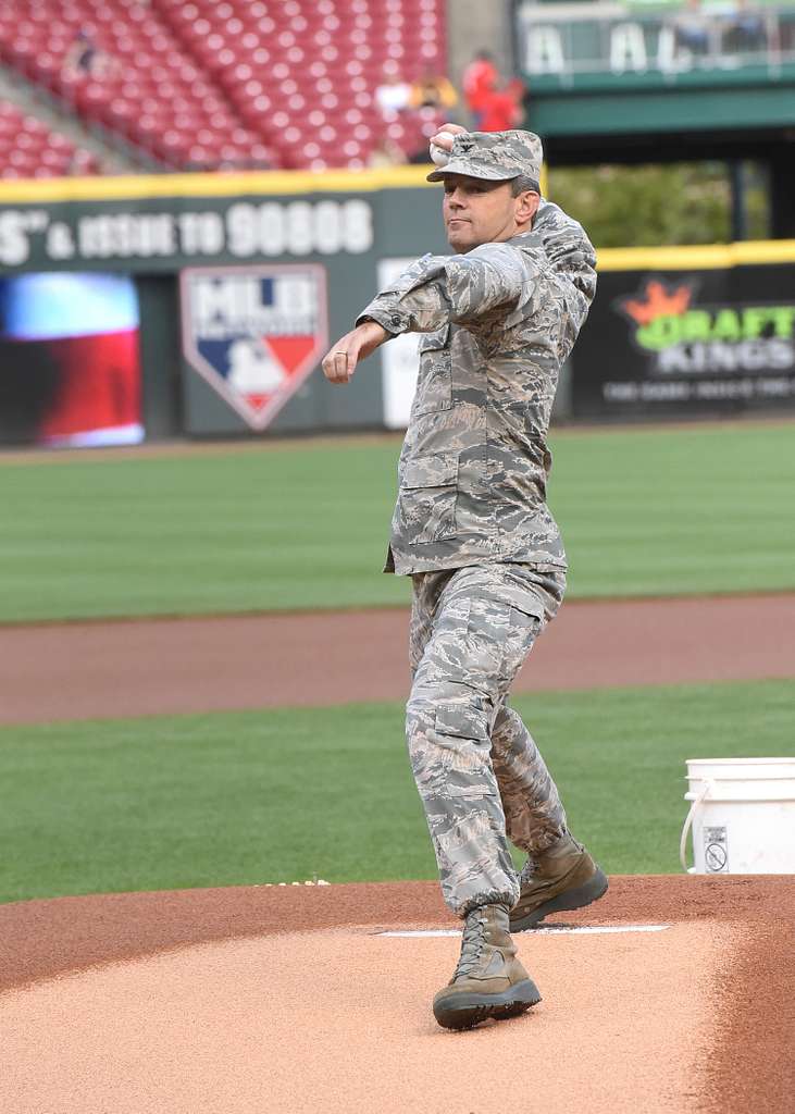 DVIDS - Images - Cincinnati Reds baseball team recognize military