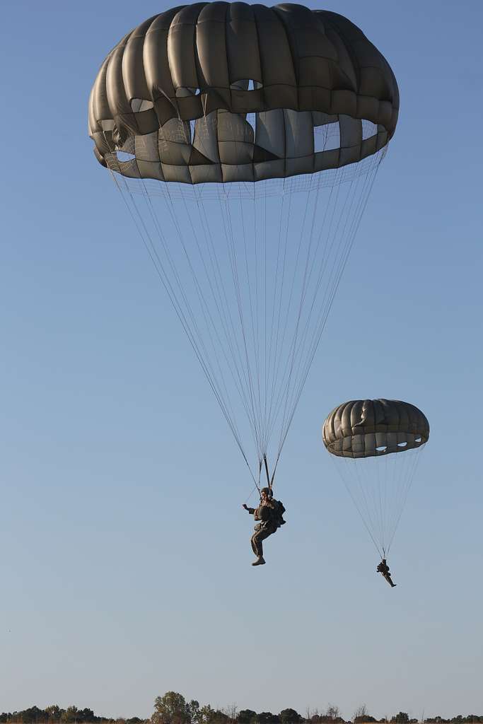 U.S. Army paratroopers, with 528th Sustainment Brigade - PICRYL Public ...