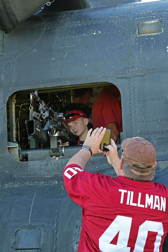 DVIDS - Images - 1st SFG (A) Receive Seattle Seahawks Salute to