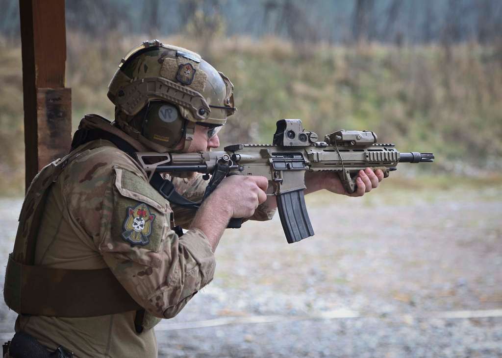 Members of the Canadian Special Operations Regiment - NARA & DVIDS ...