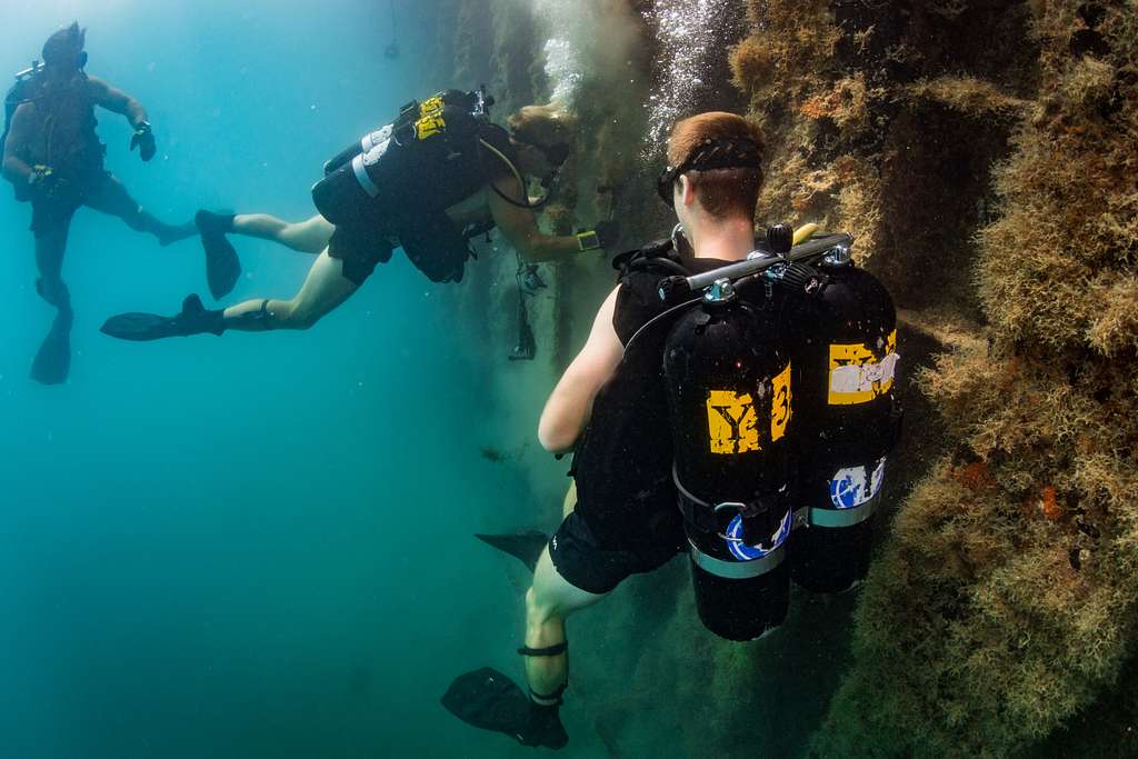 us navy deep sea diver
