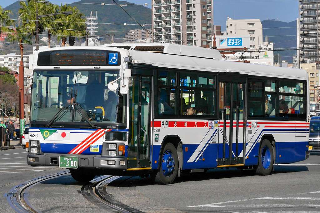 52 Isuzu erga 1st generation Images: PICRYL - Public Domain Media 