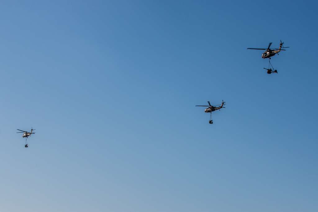 UH-60 Black Hawk helicopters sling load M119A3 Howitzers - PICRYL ...