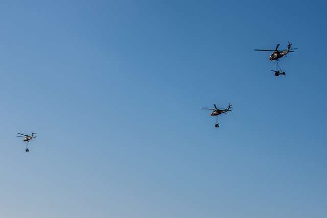 UH-60 Black Hawk helicopters sling load M119A3 Howitzers - PICRYL ...