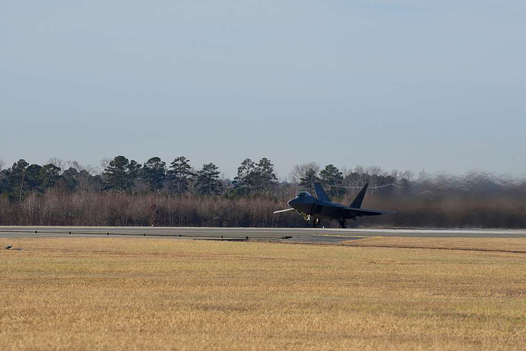 An F-22 Raptor From The Air Combat Command F-22 - NARA & DVIDS Public ...