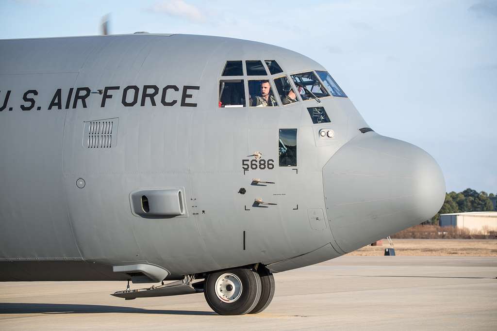 POPE ARMY AIRFIELD, N.C. — A C-130J Hercules crew from - NARA & DVIDS ...