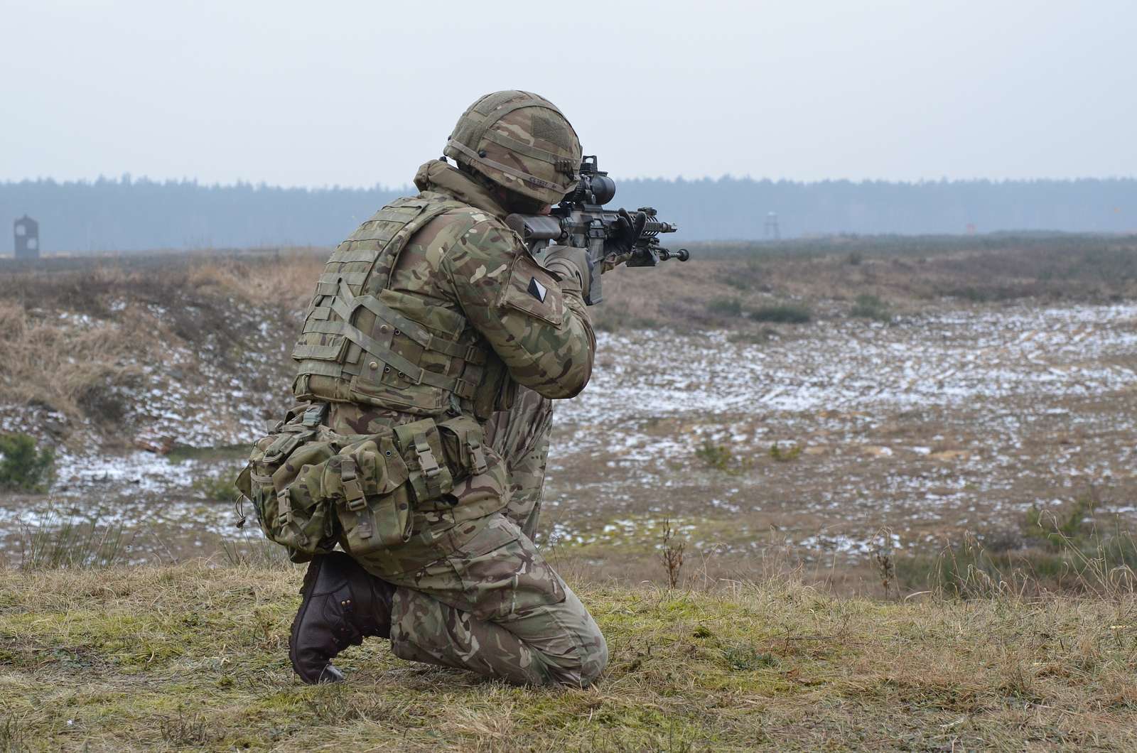 British soldiers with the Light Dragoons work as a - NARA & DVIDS ...