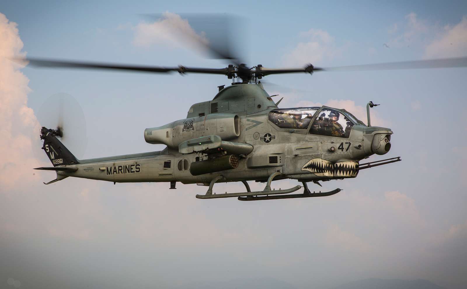 A U.S. Marine AH-1Z Viper with Marine Light Attack - NARA & DVIDS ...