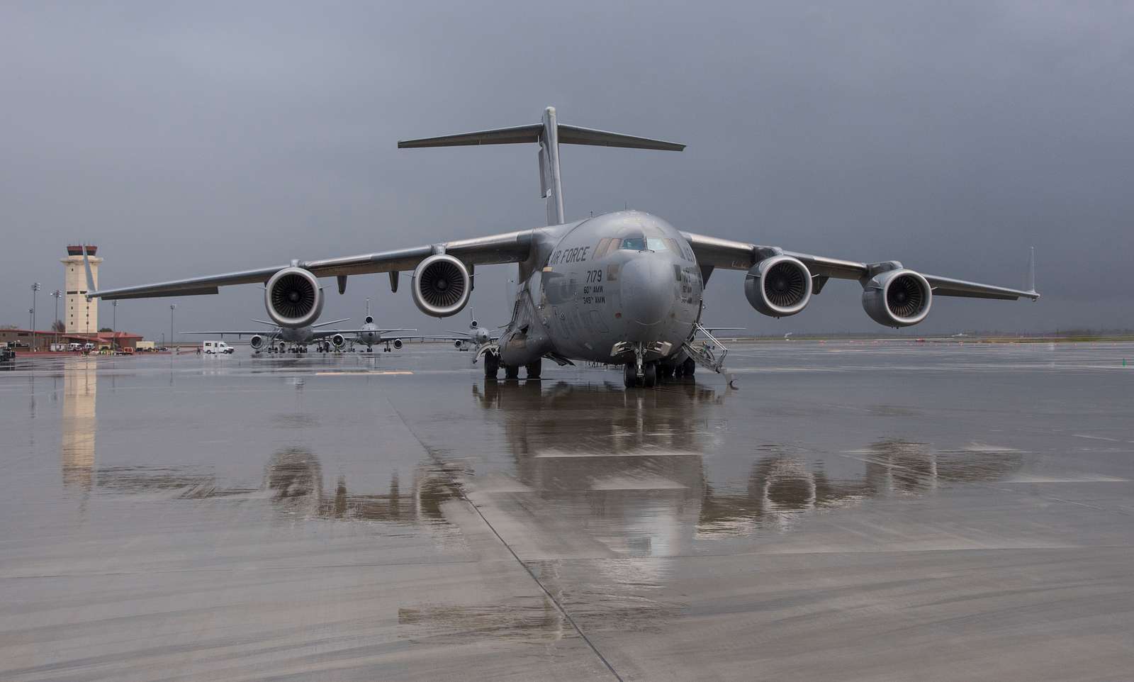 A C-17 Globemaster III parked on the ramp at Travis - NARA & DVIDS ...