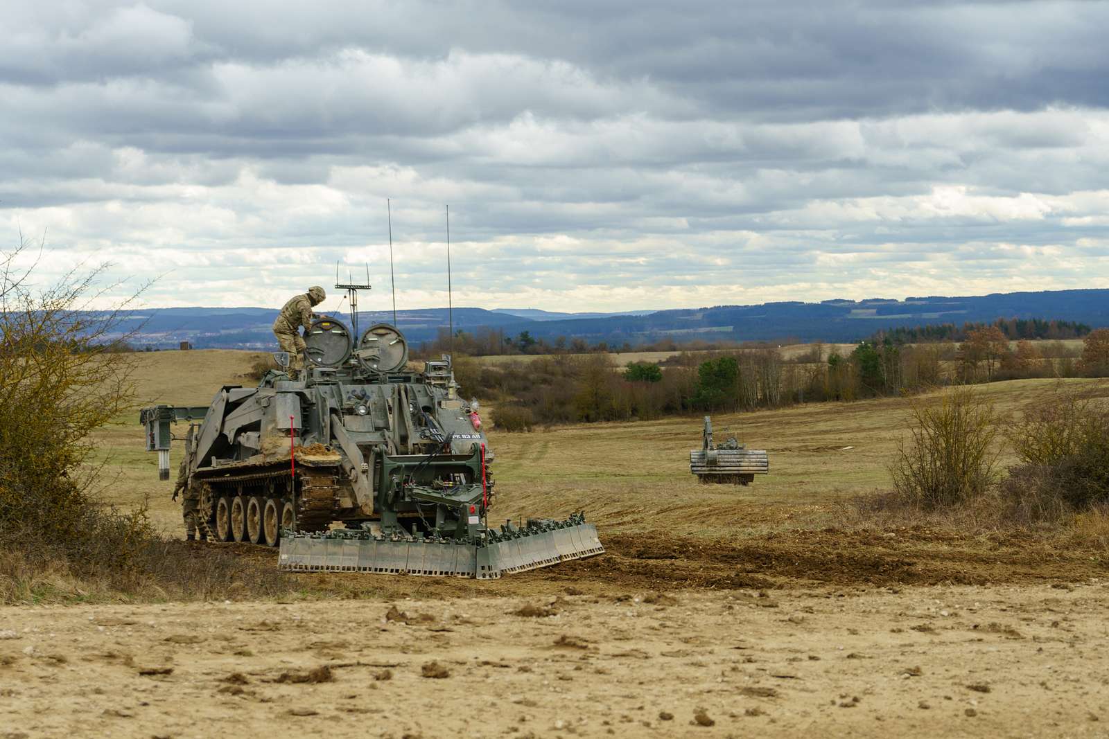 A British soldier with the 22nd Engineer Regiment, - NARA & DVIDS ...