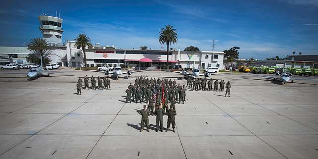 DVIDS - Images - Padres Visit 3rd MAW Marines at Miramar [Image 2