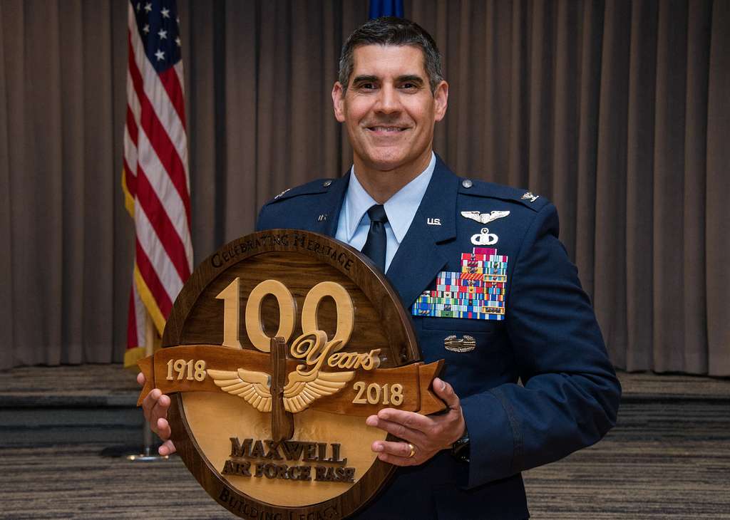 Maxwell AFB, Ala. - Oberst Des 42d Air Base Wing Commander - PICRYL ...