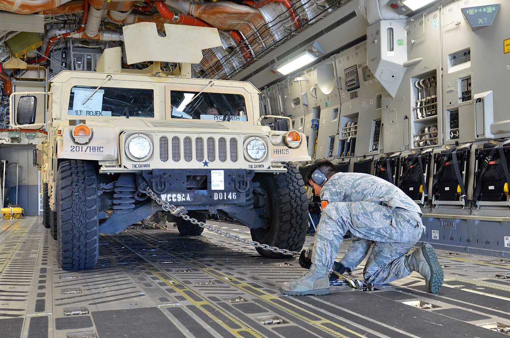 An Air Force loadmaster from the 62nd Airlift Wing - NARA & DVIDS ...