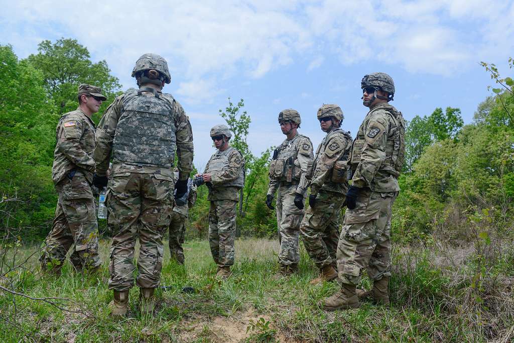 The 34th MP Detachment undergoes training in the deployment - NARA ...