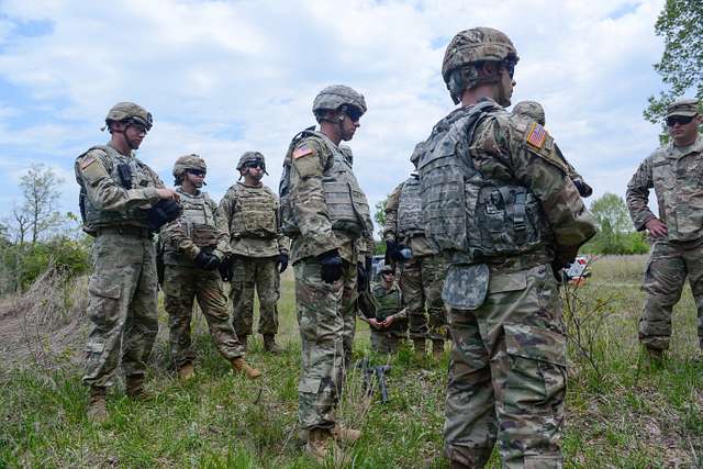 The 34th MP Detachment undergoes training in the deployment - NARA ...