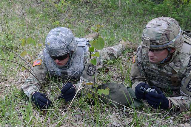 The 34th MP Detachment undergoes training in the deployment - NARA ...