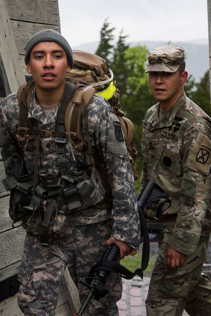 U S Army Spc Saul Hernandez An Infantryman Assigned Nara And Dvids