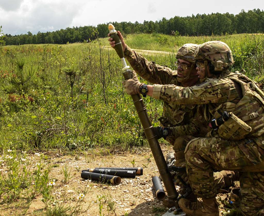 GRAFENWOEHR, Germany — A Paratrooper mortar team loads - PICRYL Public ...