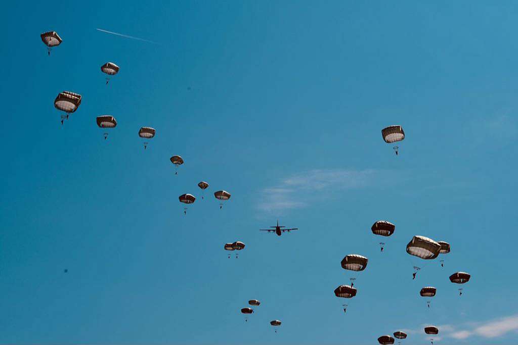 U.S. Army paratroopers joined paratroopers from several - PICRYL Public ...