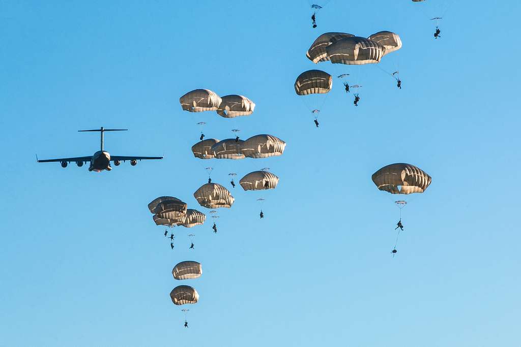 Paratrooper Airborne. Uj-22 Airborne. Bombardment Paratroopers. Airborne_Taster!.