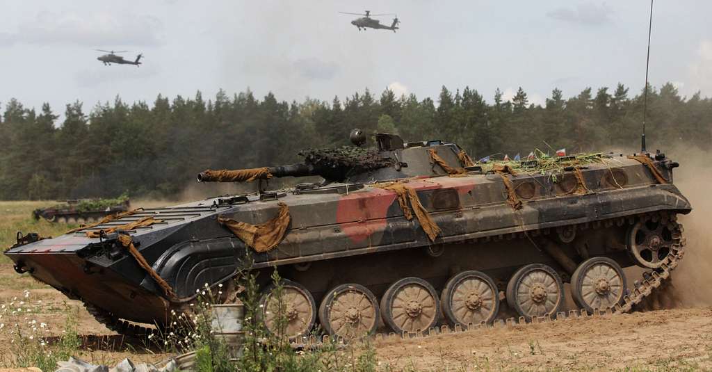 A Polish army Infantry Fighting Vehicle and U.S. Army - NARA & DVIDS ...