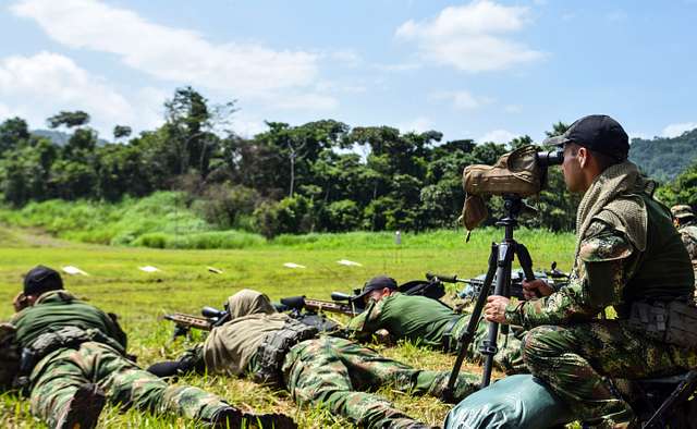 A Paraguayan comando shoots targets during a stress shoot event during  Fuerzas Comando, July 19, 2018 at the Instituto Superior Policial, Panama.  Partner nations competing in Fuerzas Comando refine the tactics used