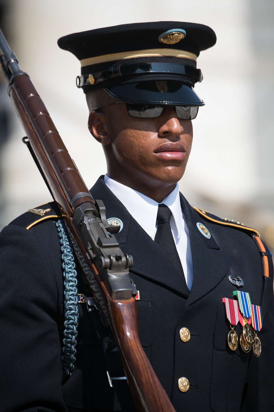 A U.S. Army Soldier stands as a sentinel at the Tomb - NARA & DVIDS ...