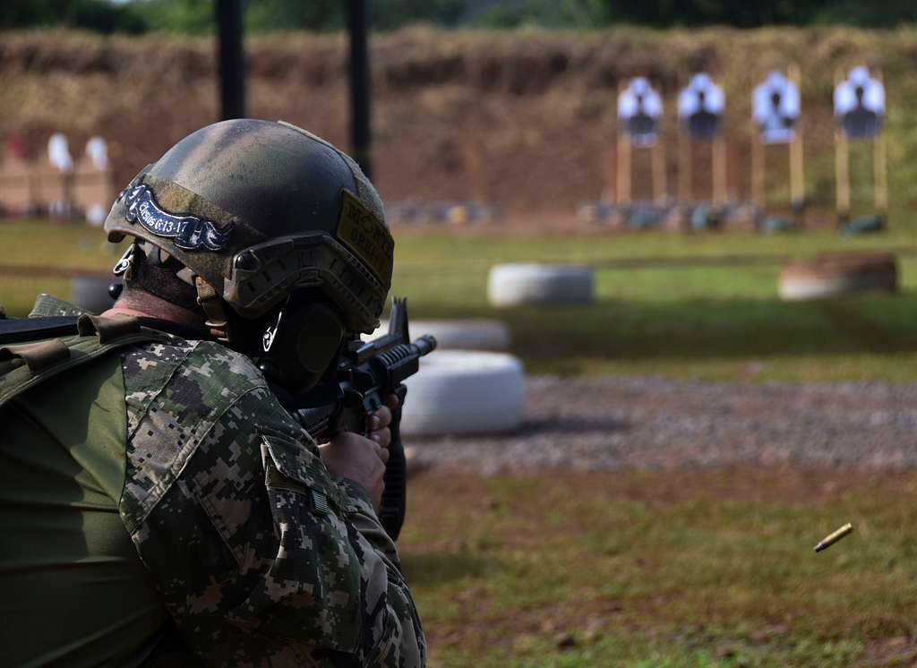 A Paraguayan comando shoots targets during a stress shoot event during  Fuerzas Comando, July 19, 2018 at the Instituto Superior Policial, Panama.  Partner nations competing in Fuerzas Comando refine the tactics used