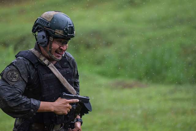 A Paraguayan comando shoots targets during a stress shoot event during  Fuerzas Comando, July 19, 2018 at the Instituto Superior Policial, Panama.  Partner nations competing in Fuerzas Comando refine the tactics used