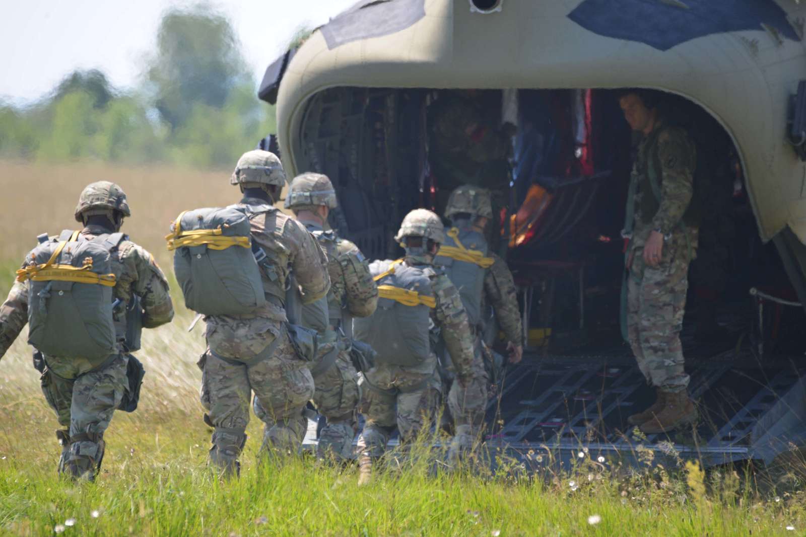 U.S. Army Paratroopers Assigned To 173rd Airborne Brigade, - NARA ...