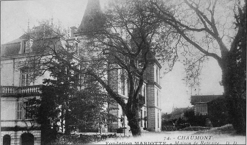 Place du champ de Mars Chaumont 49450 - PICRYL - Public Domain Media ...