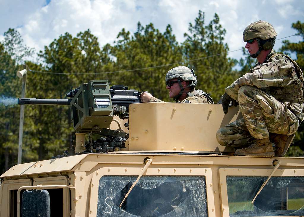 U.S. Army Soldiers attending the 31B (Military Police) - PICRYL ...