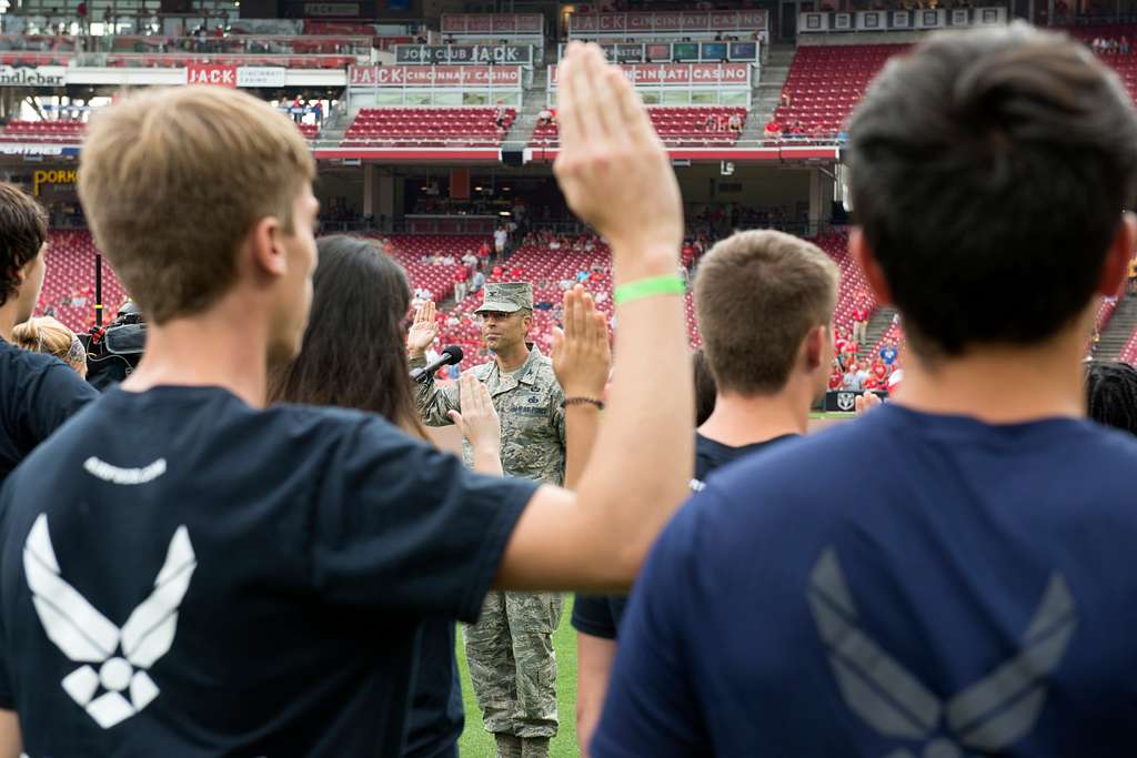 DVIDS - Images - Cincinnati Reds baseball team recognize military