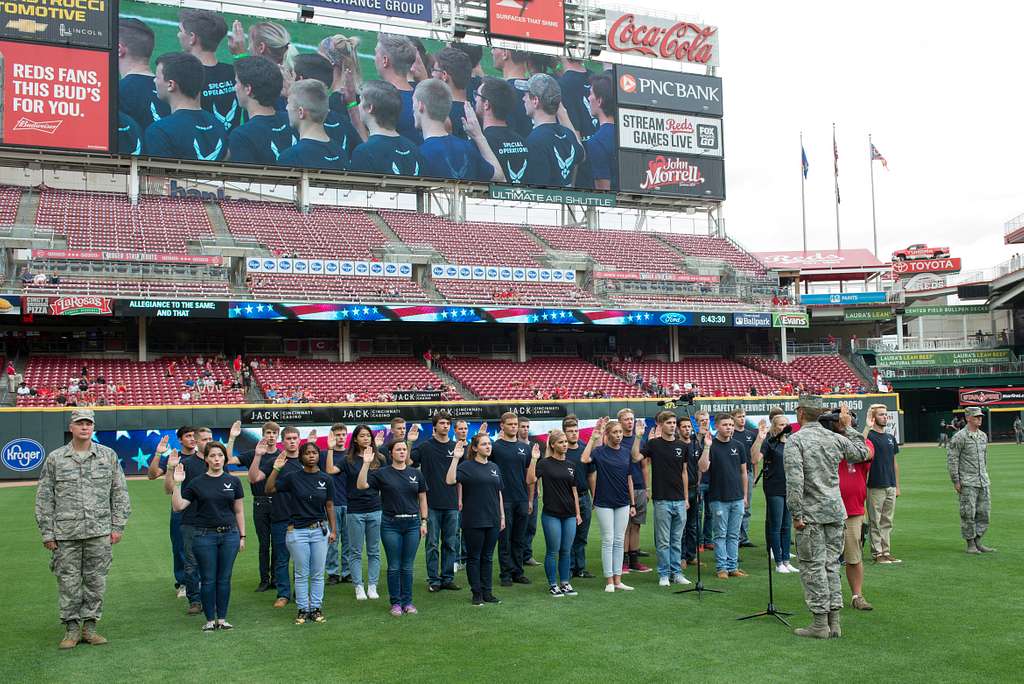 DVIDS - Images - Cincinnati Reds baseball team recognize military