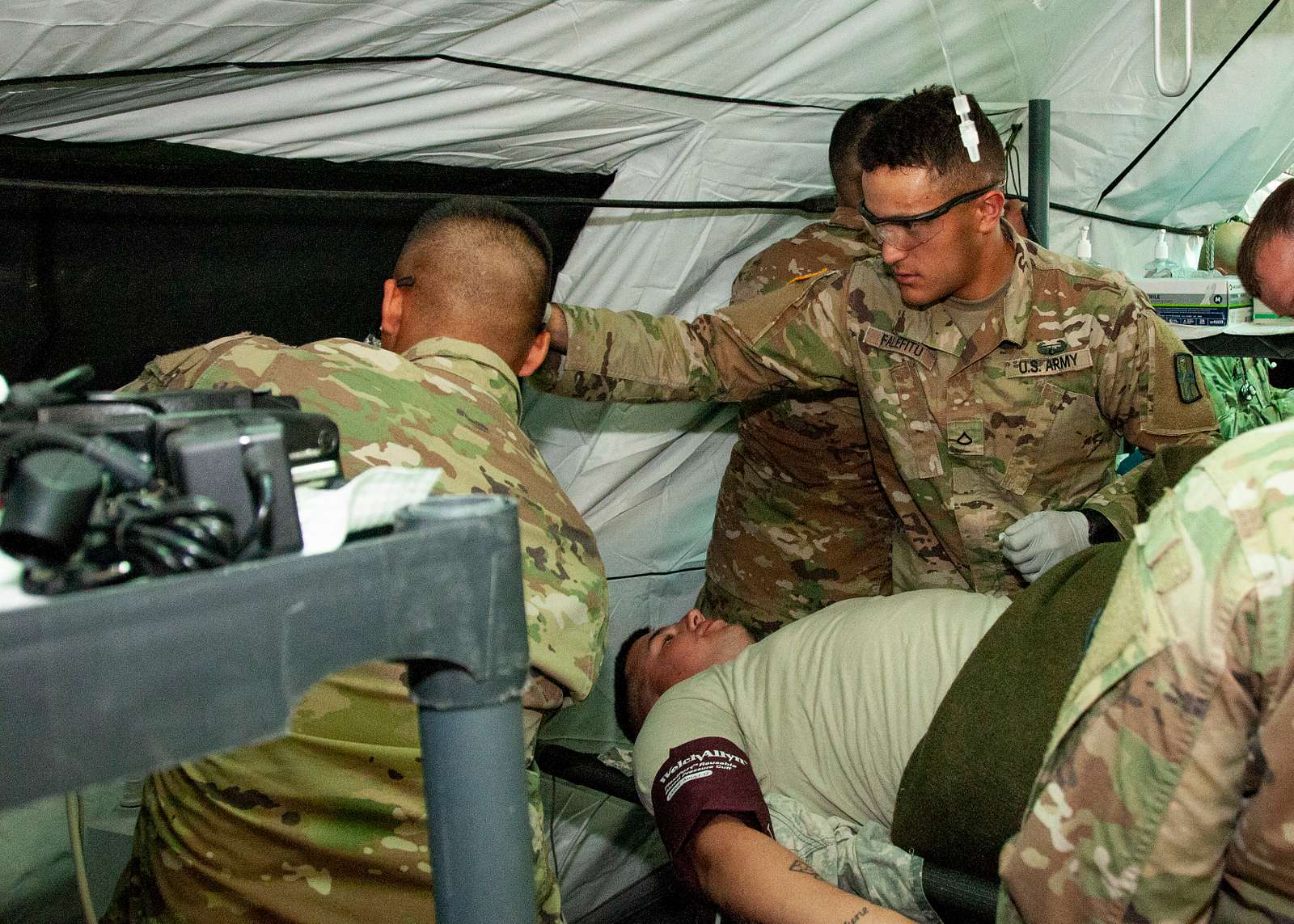 Soldiers with the 131st Field Hospital, 528th Hospital - NARA & DVIDS ...