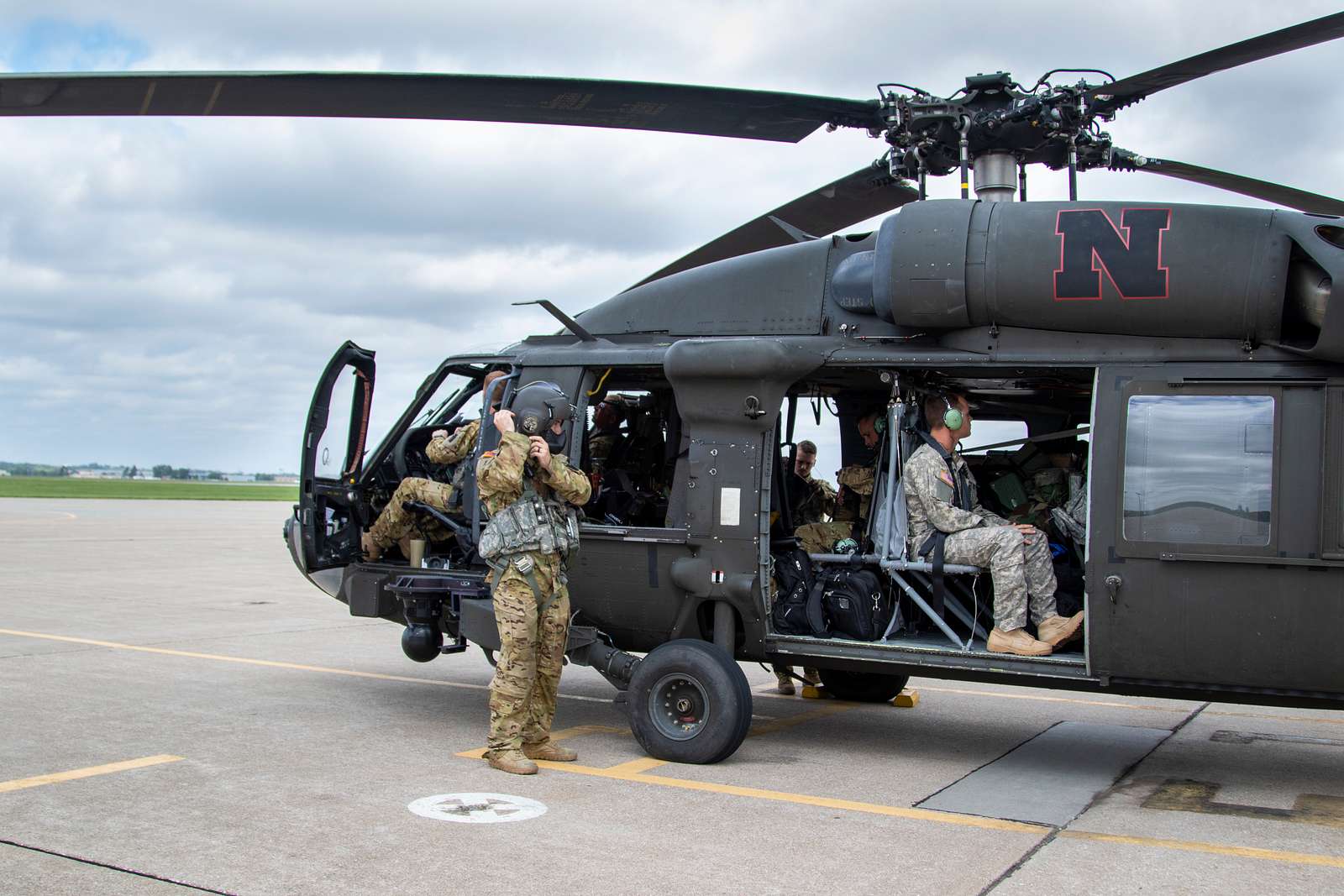 Two Uh-60 Blackhawk Helicopters And 13 Soldiers Assigned - U.s 