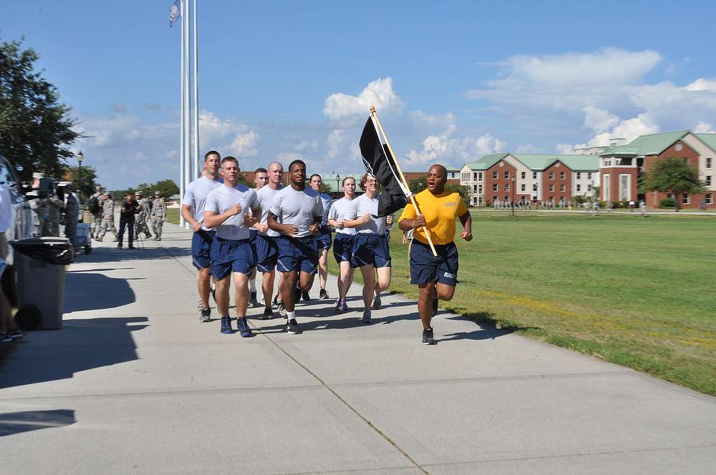 PENSACOLA, Fla. -- U.S. Navy Capt. (ret.) Robert Doremus, - NARA ...