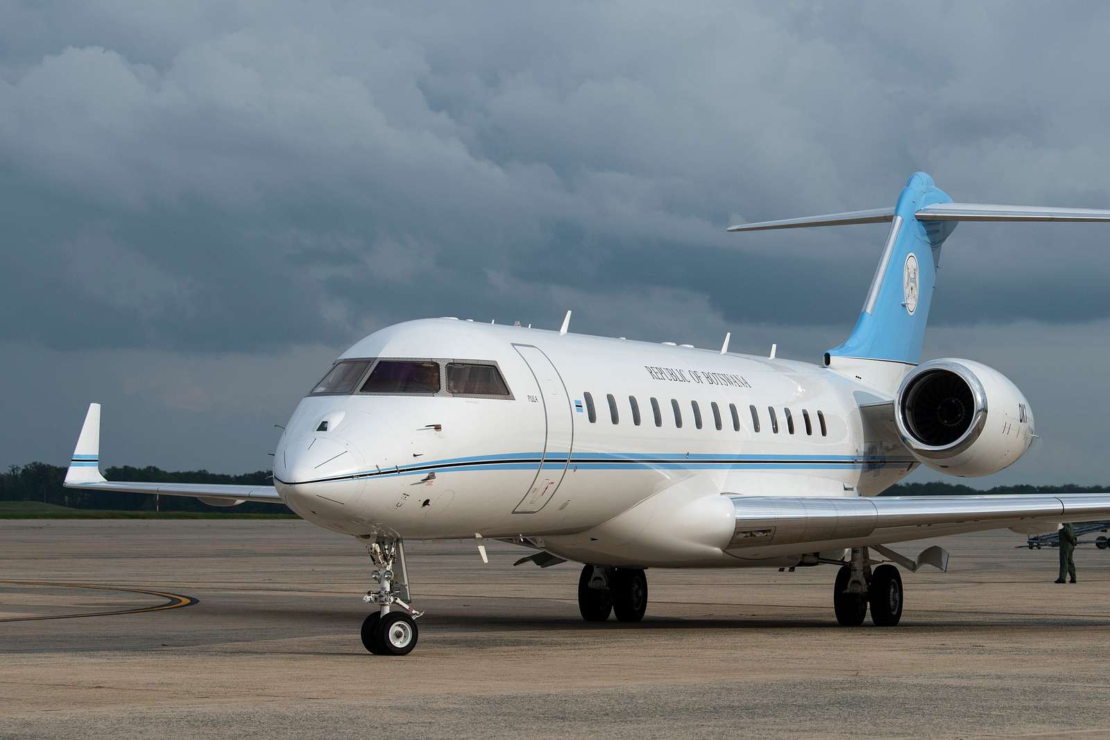 A Bombardier BD-700 Global Express, transporting President - NARA ...