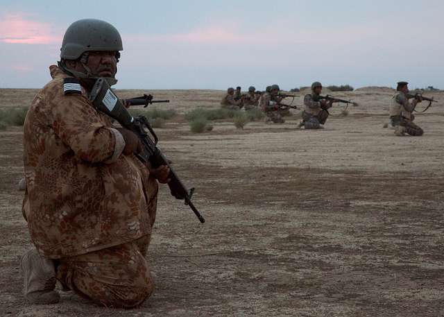 A Member Of The Iraqi Border Guard Scan His Section - NARA & DVIDS ...