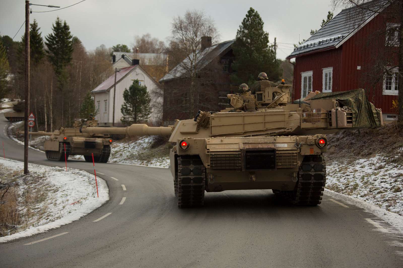 U.S. Marine Corps M1A1 Abrams Tanks With 2nd Tank Battalion, - NARA ...