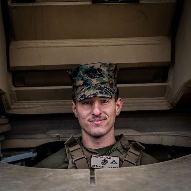 A Marine Lance Corporal sits inside his M1A1 Abrams - NARA & DVIDS ...