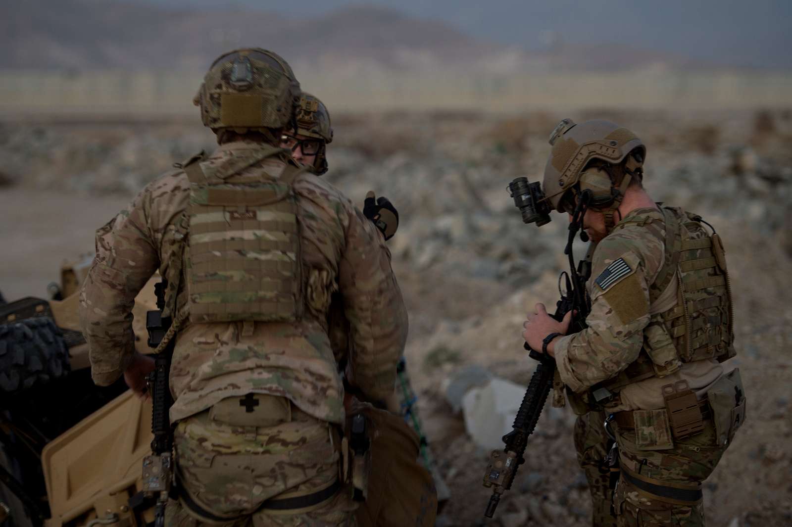 U.S. Air Force pararescue Airmen conduct helicopter - NARA & DVIDS ...