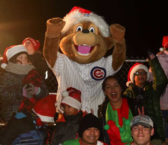 DVIDS - Images - U.S. Soldiers meet Chicago Cubs mascot [Image 4 of 8]