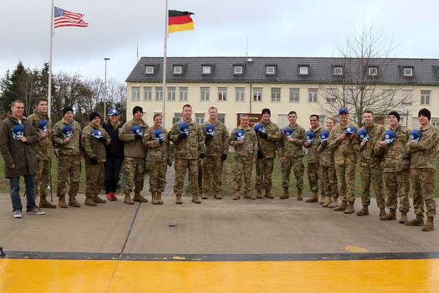 DVIDS - Images - US Soldiers meet Chicago Cubs mascot at Camp