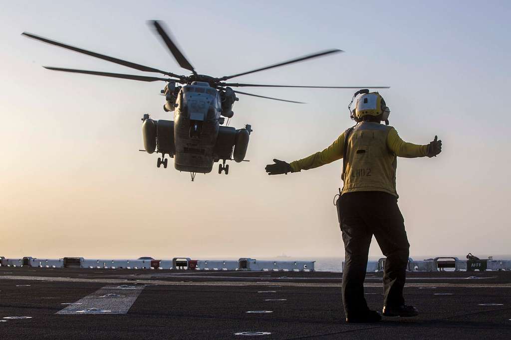 ARABIAN SEA – U.S. Navy Aviation Boatsmate Handler - PICRYL Public ...