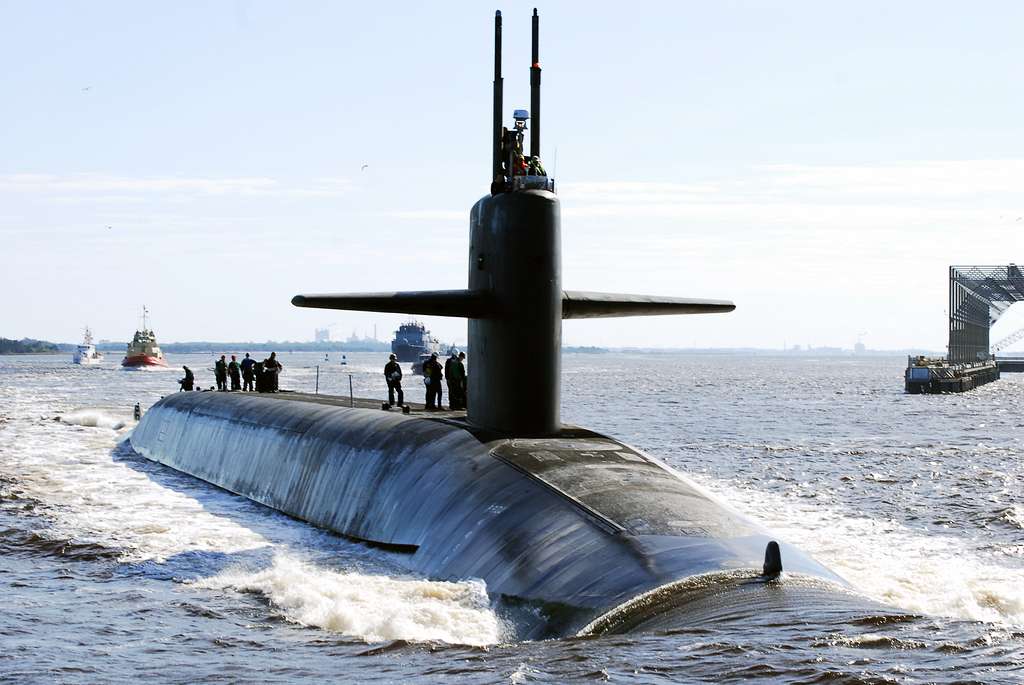 The Ohio-class ballistic-missile submarine USS Tennessee - NARA & DVIDS ...